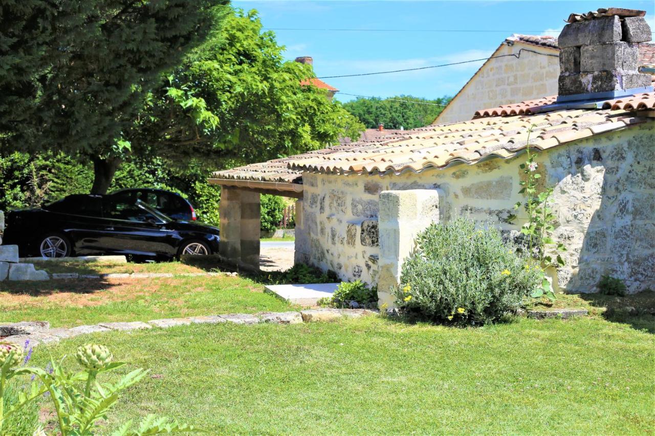 Au Do'Mayne des Bouilles Lussac  Extérieur photo